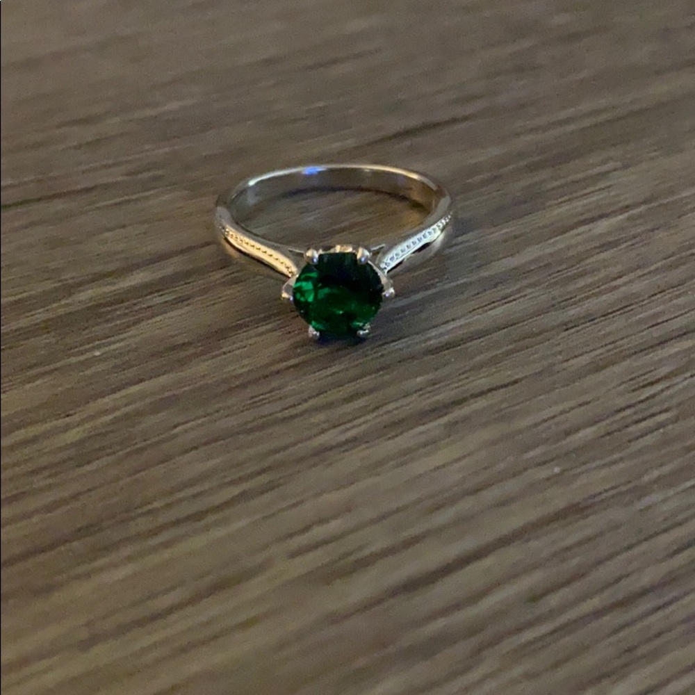 Emerald Green Solitaire Silver Ring - image 2